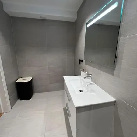 Moderne 2- Roms I Appartement *
