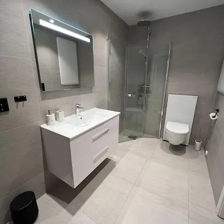 Moderne 2- Roms I Appartement